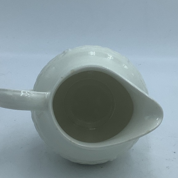 Wedgwood England Willow Weave Creamer - Picture 6 of 9